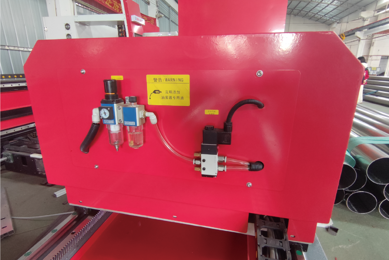 Lubrication and pneumatic components of MZBNL laser tube cutting machine. Ensures stable performance and system longevity through automatic oil supply and pressure control.