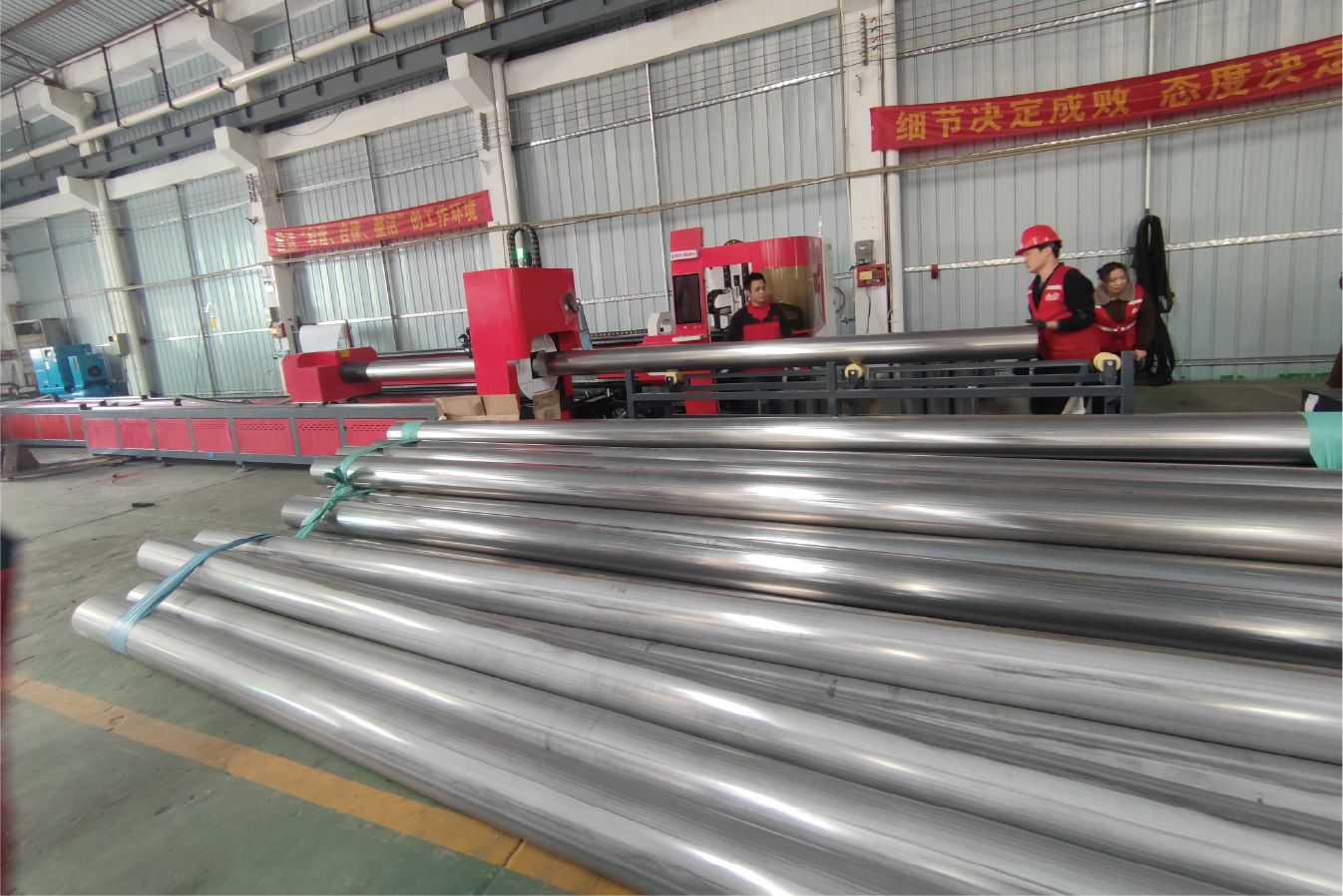 Close-up of MZBNL front chuck system handling heavy stainless steel tubes with precision. Enhances grip stability and cutting accuracy for industrial-grade performance.