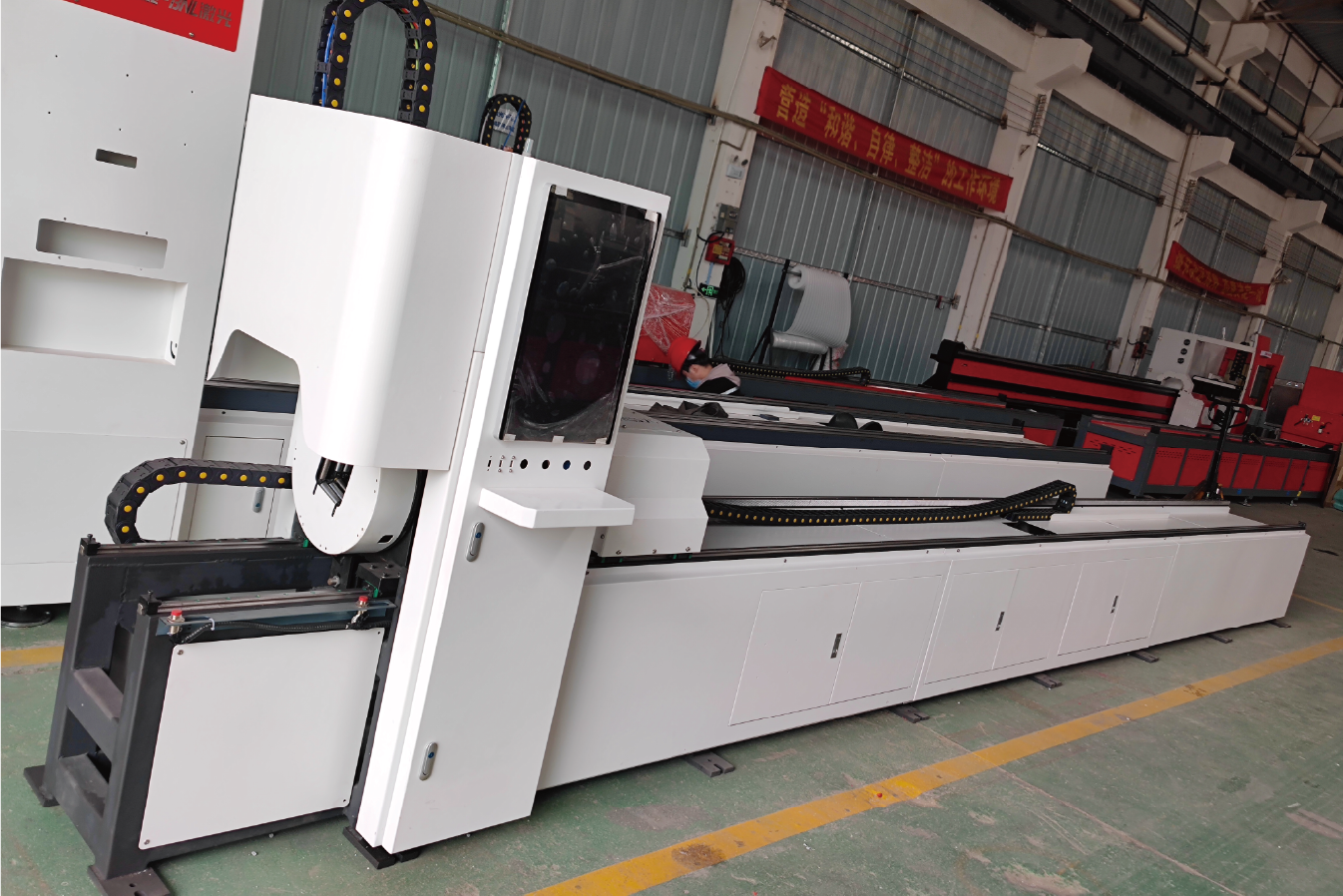 White-body MZBNL laser tube cutting machine with compact footprint and clean design. Suitable for precision cutting and industry-standard customization.