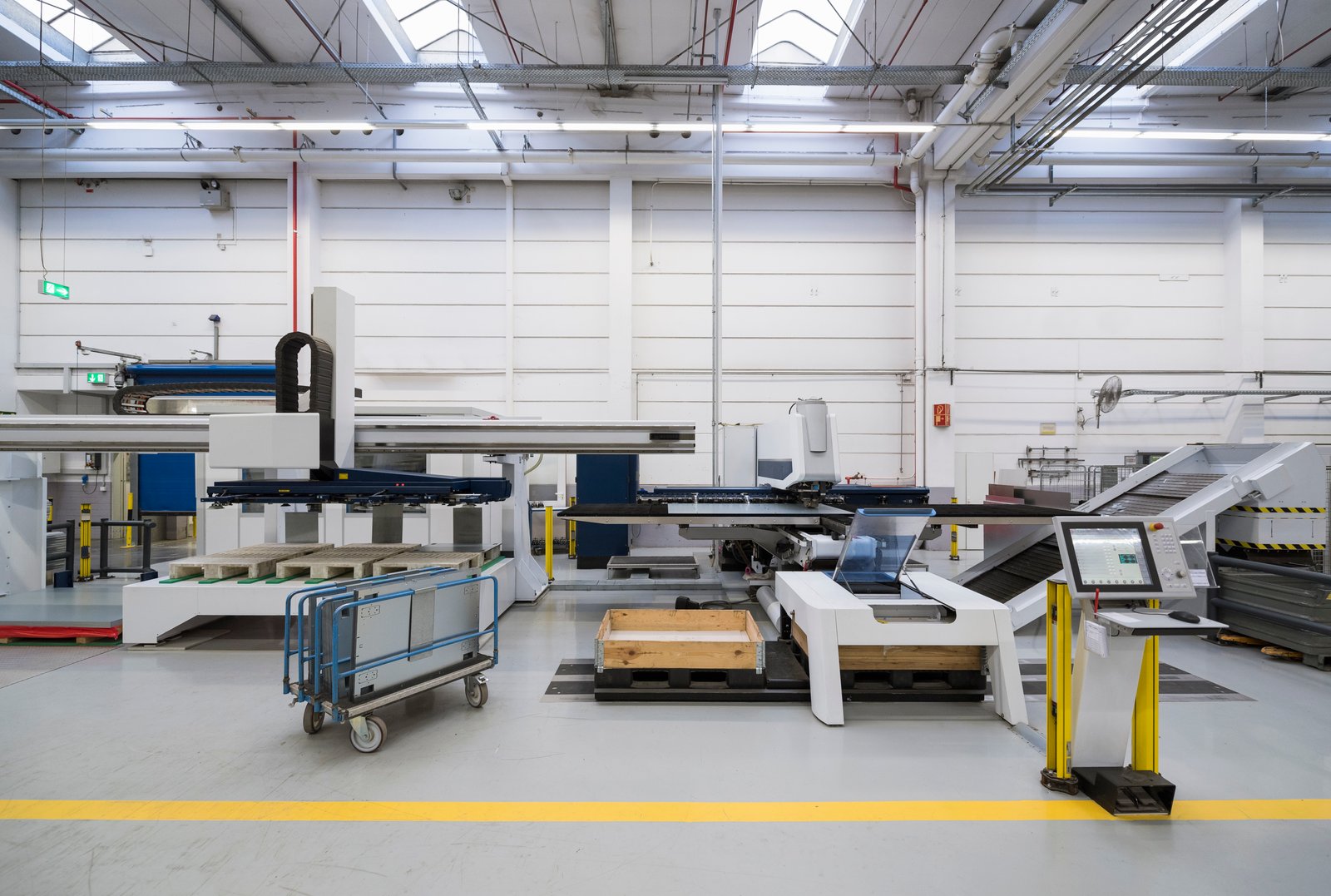 Industrial laser tube cutting machine in a modern production workshop, part of MZBNL's smart factory for precision metal processing